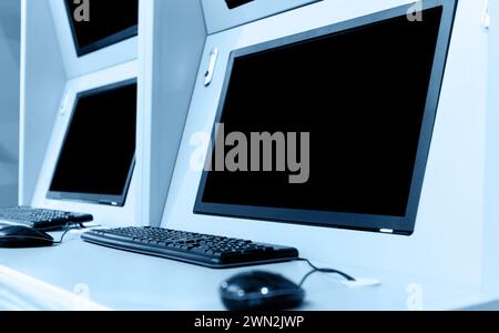 Der Controller arbeitet im Flugsteuerturm Stockfoto