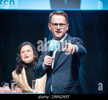 CDU-Grundsatzprogrammkonferenzen Motto Grundsätzlich CDU die Deutschlandtour 2024 Konferenz in Hannover Carsten Linnemann, Generalsekretär, moderiert die Veranstaltung - im Hintergrund Gitta ConnemannCDU-Grundsatzprogrammkonferenzen Motto Grundsätzlich CDU die Deutschlandtour 2024 Konferenz in Hannover Carsten Linnemann, Generalsekretär, moderiert die Veranstaltung - im Hintergrund Gitta Connemann, Hannover Niedersachsen Deutschland HCC Hannover Congress Centrum *** CDU Grundprogramm Konferenzen Motto Grundlagen CDU Deutschland Tour 2024 Konferenz in Hannover Carsten Linnemann, Sekretär Gene Stockfoto