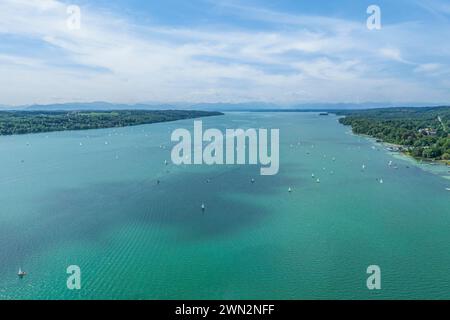 Ausblick auf den Ausflugs- und Erholungsort Starnberg in Oberbayern Starnberg am nördlichen Ufer des Starnberger See im Luftbild Starnberg Bayern Deut Stockfoto