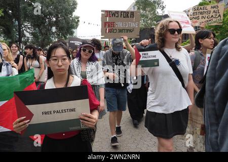 Canberra, 29.02.2024, rund 200 Studenten in Canberra versammeln sich an der ANU und marschieren zu Alicia Paynes Büro, um die Labour-Regierung zu fordern, eine stärkere Position gegen Israels Völkermord-Krieg in Gaza einzunehmen. Stockfoto