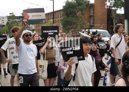 Canberra, 29.02.2024, rund 200 Studenten in Canberra versammeln sich an der ANU und marschieren zu Alicia Paynes Büro, um die Labour-Regierung zu fordern, eine stärkere Position gegen Israels Völkermord-Krieg in Gaza einzunehmen. Stockfoto