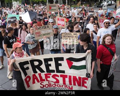 Rund 200 Studenten in Canberra versammeln sich an der ANU und marschieren zu Alicia Paynes Büro, um die Labour-Regierung zu fordern, eine stärkere Position gegen Israels Völkermord-Krieg in Gaza einzunehmen. Stockfoto