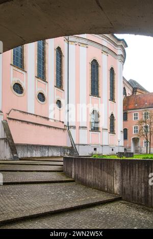 Kloster Wiblingen, Baden-Württemberg, Deutschland Blick auf der Nordostseite in den Innenhof der ehemaligen Benediktinerabtei des Klosters Wiblingen, Ulm, Baden-Württemberg, Deutschland. Stockfoto