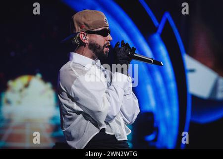 Vina Del Mar, Chile. Februar 2024. Sängerin Mora tritt während des Viña del Mar Festivals auf. Das Viña del Mar Festival ist eine 6-tägige Musikshow mit internationalen Künstlern und wird in diesem Jahr die Menschen unterstützen, die von dem Mega-Feuer in Chile betroffen sind. Alles wird an 250 Millionen Menschen übertragen, entweder im offenen Fernsehen oder online. Quelle: SOPA Images Limited/Alamy Live News Stockfoto