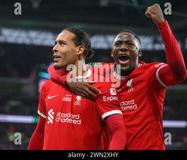 25. Februar 2024 - Chelsea gegen Liverpool - Carabao Cup Finale - Wembley Stadium. Der Liverpooler Virgil Van Dijk feiert sein Ziel, das später nicht mehr erlaubt wurde. Stockfoto