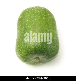 Mini-Kiwi-Babyfrucht (actinidia arguta) auf weißem Hintergrund Stockfoto