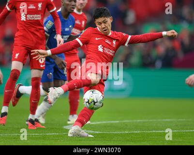 25. Februar 2024 - Chelsea gegen Liverpool - Carabao Cup Finale - Wembley Stadium. Liverpool's Wataru Endo im Kampf gegen Chelsea. Bild : Mark Pain Stockfoto