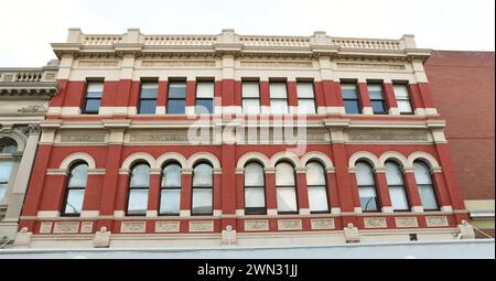 Rote Backsteinfassade des historischen Gebäudes an der Market Street, Fremantle (WA) Stockfoto