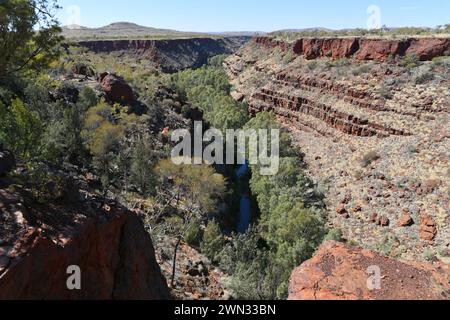 Dales Gorge und umliegende Landschaft, Karijini NP, WA Stockfoto