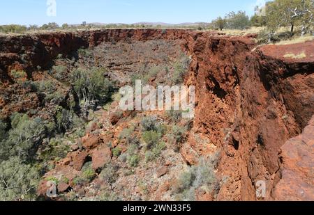 Panoramablick nach Westen auf die Dales Gorge in Karijini NP, WA Stockfoto