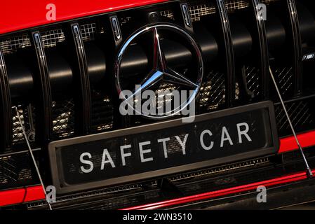 Sakhir, Bahrain. Februar 2024. Mercedes FIA Safety Car. Formel-1-Weltmeisterschaft, Rd 1, großer Preis von Bahrain, Mittwoch, 28. Februar 2024. Sakhir, Bahrain. Quelle: James Moy/Alamy Live News Stockfoto