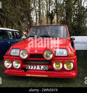 Red Renault 5 Turbo 2 Maxi auf dem Banbury Car & Bike Meet im Februar 2024 in Bodicote Stockfoto