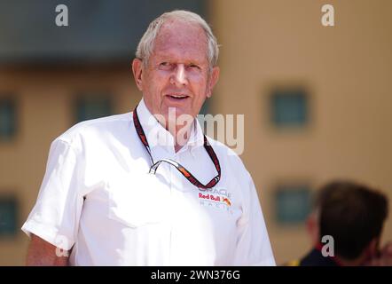Red Bull Racing Berater Helmut Marko vor dem ersten Training vor dem Bahrain Grand Prix auf dem Bahrain International Circuit, Sakhir. Bilddatum: Donnerstag, 29. Februar 2024. Stockfoto