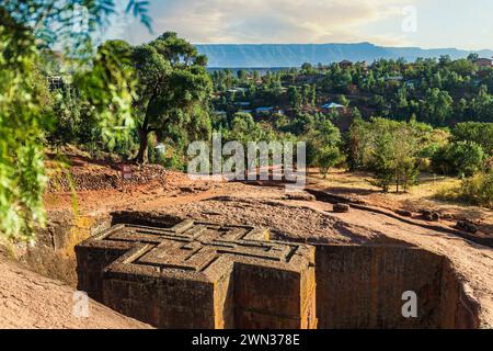 Monolithische Kirche St. Georg oder Bet Giyorgis in Form eines Kreuzes in Lalibela, Äthiopien Stockfoto