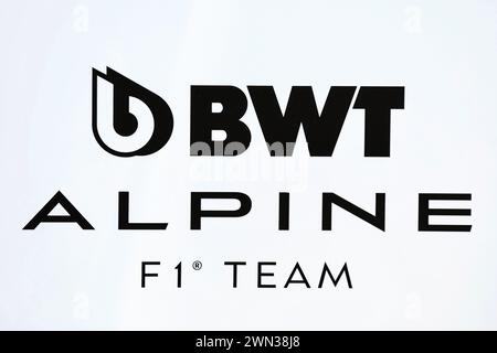 Sakhir, Bahrain. Februar 2024. Logo des Alpine F1 Teams. 29.02.2024. Formel-1-Weltmeisterschaft, Rd 1, Grand Prix Von Bahrain, Sakhir, Bahrain, am Übungstag sollte der Fotonachweis lauten: XPB/Alamy Live News. Stockfoto