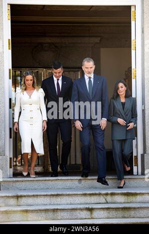 Santiago Pena mit Ehefrau Leticia Ocampos, König Felipe VI Von Spanien und Königin Letizia von Spanien beim Fototermine anlässlich eines gemeinsamen ESSENS im Palacio de la Zarzuela. Madrid, 28.02.2024 *** Santiago Pena mit Ehefrau Leticia Ocampos, König Felipe VI. Von Spanien und Königin Letizia von Spanien bei einer Fotogelegenheit anlässlich eines gemeinsamen Abendessens im Palacio de la Zarzuela Madrid, 28 02 2024 Foto:xDyDxFotografosx/xFuturexImagex pena 4211 Stockfoto