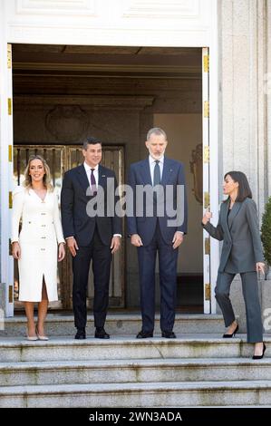 Santiago Pena mit Ehefrau Leticia Ocampos, König Felipe VI Von Spanien und Königin Letizia von Spanien beim Fototermine anlässlich eines gemeinsamen ESSENS im Palacio de la Zarzuela. Madrid, 28.02.2024 *** Santiago Pena mit Ehefrau Leticia Ocampos, König Felipe VI. Von Spanien und Königin Letizia von Spanien bei einer Fotogelegenheit anlässlich eines gemeinsamen Abendessens im Palacio de la Zarzuela Madrid, 28 02 2024 Foto:xDyDxFotografosx/xFuturexImagex pena 4214 Stockfoto