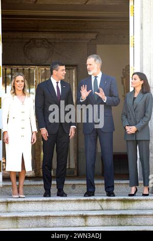 Santiago Pena mit Ehefrau Leticia Ocampos, König Felipe VI Von Spanien und Königin Letizia von Spanien beim Fototermine anlässlich eines gemeinsamen ESSENS im Palacio de la Zarzuela. Madrid, 28.02.2024 *** Santiago Pena mit Ehefrau Leticia Ocampos, König Felipe VI. Von Spanien und Königin Letizia von Spanien bei einer Fotogelegenheit anlässlich eines gemeinsamen Abendessens im Palacio de la Zarzuela Madrid, 28 02 2024 Foto:xDyDxFotografosx/xFuturexImagex pena 4216 Stockfoto