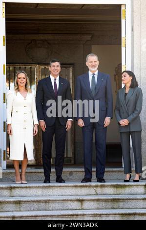 Santiago Pena mit Ehefrau Leticia Ocampos, König Felipe VI Von Spanien und Königin Letizia von Spanien beim Fototermine anlässlich eines gemeinsamen ESSENS im Palacio de la Zarzuela. Madrid, 28.02.2024 *** Santiago Pena mit Ehefrau Leticia Ocampos, König Felipe VI. Von Spanien und Königin Letizia von Spanien bei einer Fotogelegenheit anlässlich eines gemeinsamen Abendessens im Palacio de la Zarzuela Madrid, 28 02 2024 Foto:xDyDxFotografosx/xFuturexImagex pena 4215 Stockfoto