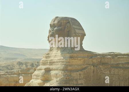 Die große Sphinx von Gizeh. Statue einer mythischen Kreatur. Monumentale Skulptur in Ägypten. Die meisten besuchten ägyptischen Wahrzeichen. Urlaubsziel. Historischer Sitz Stockfoto