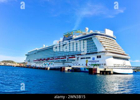 Die Norwegian Getaway Cruise Line hat auf den Karibischen Inseln in St. Kitts Stockfoto