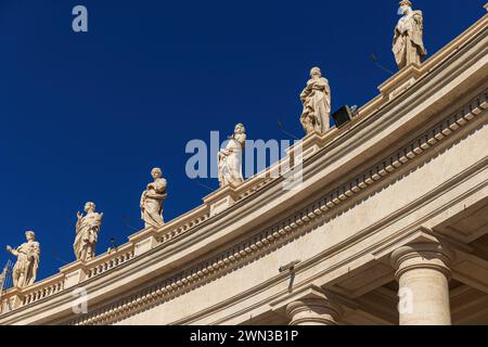 Statuen auf der St.. Petersdom, Vatikanstadt Stockfoto