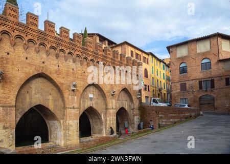 Der Brunnen von Fontebranda in Siena, Italien Stockfoto