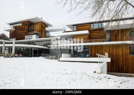 Buchheim Museum of Fantasy mit Schnee im Winter, Bernried, Starnberger See, Fuenfseenland, Pfaffenwinkel, Oberbayern, Bayern, Deutschland Stockfoto