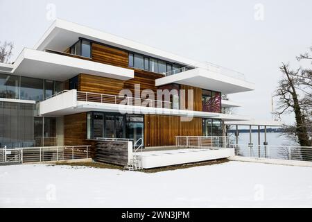 Buchheim Museum of Fantasy mit Schnee im Winter, Bernried, Starnberger See, Fuenfseenland, Pfaffenwinkel, Oberbayern, Bayern, Deutschland Stockfoto