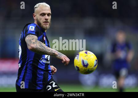 Mailand, Italien. Februar 2024. Federico Dimarco vom FC Internazionale in Aktion während des Fußballspiels der Serie A zwischen dem FC Internazionale und Atalanta BC im Stadio Giuseppe Meazza am 28. Februar 2024 in Mailand Italien. Quelle: Marco Canoniero/Alamy Live News Stockfoto