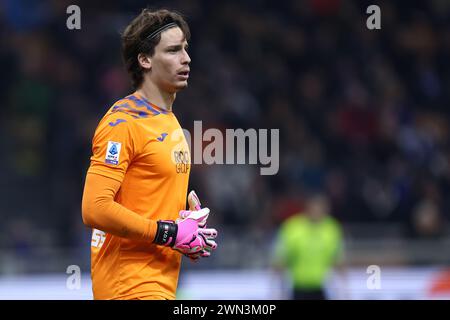 Mailand, Italien. Februar 2024. Marco Carnesecchi von Atalanta BC sieht beim Fußballspiel der Serie A zwischen dem FC Internazionale und Atalanta BC am 28. Februar 2024 im Stadio Giuseppe Meazza in Mailand an. Quelle: Marco Canoniero/Alamy Live News Stockfoto