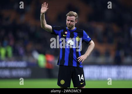 Mailand, Italien. Februar 2024. Davy Klaassen vom FC Internazionale feiert am 28. Februar 2024 im Stadio Giuseppe Meazza in Mailand Italien am Ende des Fußballspiels der Serie A zwischen dem FC Internazionale und Atalanta BC. Quelle: Marco Canoniero/Alamy Live News Stockfoto