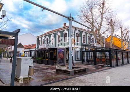 Podgorica, Montenegro - 12. Februar 2024: Allgemeine Architektur und Straßenblick in Podgorica, der Hauptstadt Montenegros. Stockfoto