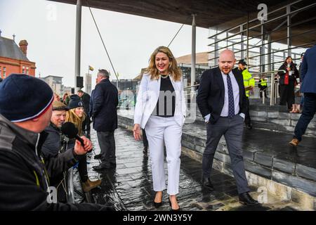 29. Februar 2024, Cardiff, Wales. Abgebildet ist die walisische Konservative Laura Anne Jones, die an einem Protest in der walisischen Hauptstadt Cardiff vor dem Senedd teilnimmt. Die Bauern protestierten, um ihre Einwände gegen eine umfassende Überarbeitung der Agrarsubventionen in Wales zu zeigen, die als Sustainable Farming Scheme (SFS) bekannt ist und von Gewerkschaften als „unbrauchbar“ bezeichnet wird. Stockfoto