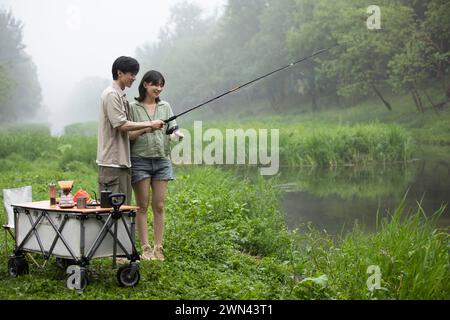 Junges Paar Picknick im freien Stockfoto