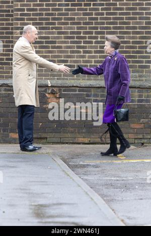 02/24 am Tag, nachdem bei ihrem Bruder König Charles Krebs diagnostiziert wurde, trifft Prinzessin Anne, Prinzessin Royal in Eastwood Primary Care ein Stockfoto