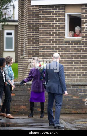 02/24 am Tag, nachdem bei ihrem Bruder König Charles Krebs diagnostiziert wurde, verlässt Prinzessin Anne, Prinzessin Royal Eastwood Primary Care Centr Stockfoto