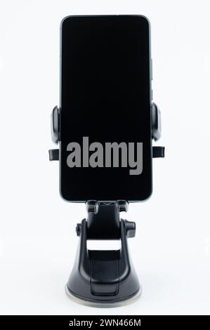 Moderne Smartphone-Halterung für die Fahrzeughalterung, Vorderansicht isoliert Stockfoto