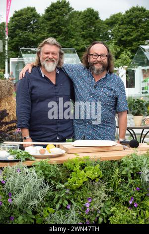 BILDER ABLEGEN. Februar 2024. Celebrity Chef Dave Myers ist leider im Alter von 66 Jahren gestorben. Der Koch gab bekannt, dass er 2022 wegen Krebs behandelt werde. East Molesley, Surrey, Großbritannien. Pictured Celebrity Chefs Si King (L) und Dave Myers (R) nehmen 2017 am RHS Hampton Court Press Day Teil. Quelle: Maureen McLean/Alamy Live News Stockfoto