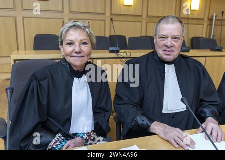 Nivelles, Belgien. Februar 2024. Die Anwältin Carine Couquelet und der Rechtsanwalt Jean Luc Steylaers, die während der Sitzung mit der Verfassung der Geschworenen für den Assize-Prozess gegen A. Ben Abdeslam vor dem Assize-Gericht in Brüssel-Hauptstadt, am Donnerstag, den 29. Februar 2024, nach Nivelles (Nijvel) verlegt wurden. BELGA FOTO NICOLAS MAETERLINCK Credit: Belga News Agency/Alamy Live News Stockfoto