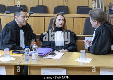 Nivelles, Belgien. Februar 2024. Rechtsanwalt Abdelhadi Amrani, Rechtsanwältin Carine Liekendael und Rechtsanwalt Henri Laquay, die während der Sitzung mit der Verfassung der Geschworenen für das Assize-Verfahren gegen A. Ben Abdeslam vor dem Assize-Gericht in Brüssel-Hauptstadt am Donnerstag, den 29. Februar 2024, nach Nivelles (Nijvel) umgezogen wurden. BELGA FOTO NICOLAS MAETERLINCK Credit: Belga News Agency/Alamy Live News Stockfoto