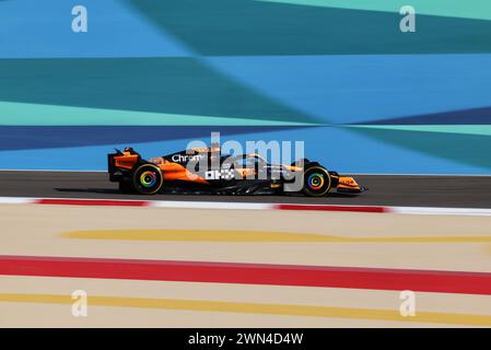 Oscar Piastri (aus) McLaren MCL38. Formel-1-Weltmeisterschaft, Rd 1, großer Preis von Bahrain, Donnerstag, 29. Februar 2024. Sakhir, Bahrain. 29.02.2024. Formel-1-Weltmeisterschaft, Rd 1, Grand Prix Von Bahrain, Sakhir, Bahrain, am Übungstag sollte der Fotonachweis lauten: XPB/Alamy Live News. Stockfoto