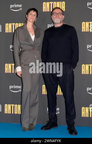 Chiara Martegiani und Valerio Mastandrea beim Photocall zur Amazon Prime Videoserie Antonia im Cinema Barberini. Rom, 29.02.2024 *** Chiara Martegiani und Valerio Mastandrea beim Fotobesuch für die Amazon Prime Video-Serie Antonia im Cinema Barberini Rom, 29 02 2024 Foto:XA.XM.xTinghinox/xFuturexImagex antonia 4232 Stockfoto