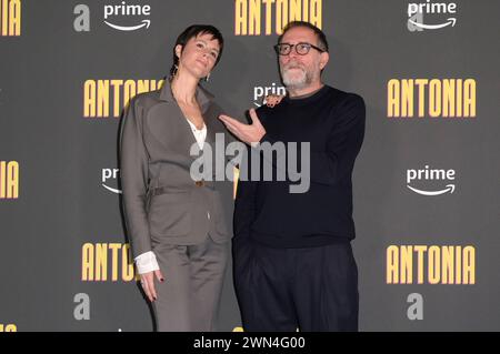 Chiara Martegiani und Valerio Mastandrea beim Photocall zur Amazon Prime Videoserie Antonia im Cinema Barberini. Rom, 29.02.2024 *** Chiara Martegiani und Valerio Mastandrea beim Fotobesuch für die Amazon Prime Video-Serie Antonia im Cinema Barberini Rom, 29 02 2024 Foto:XA.XM.xTinghinox/xFuturexImagex antonia 4234 Stockfoto