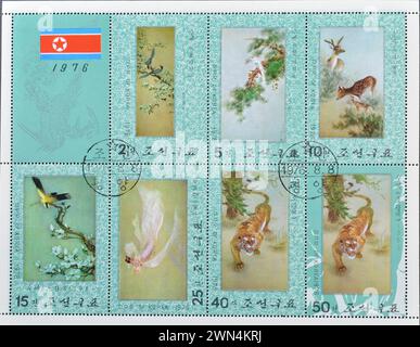 Souvenirbogen mit stornierten Briefmarken, gedruckt von Nordkorea, die Art Embroidery - Animals zeigen, um 1977. Stockfoto