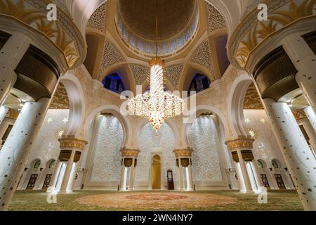 Innenräume des architektonischen Wahrzeichens Qasr Al-Watan Präsidentenpalastes in Abu Dhabi, Vereinigte Arabische Emirate (VAE). Stockfoto