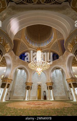 Innenräume des architektonischen Wahrzeichens Qasr Al-Watan Präsidentenpalastes in Abu Dhabi, Vereinigte Arabische Emirate (VAE). Stockfoto