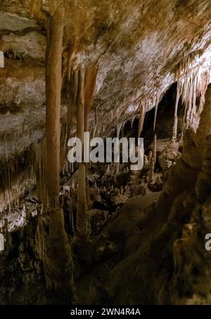 Porto Cristo, Spanien - 23. Januar 2024: Detailansicht der Felsformationen im Cuevas del Drach im Osten Mallorcas Stockfoto