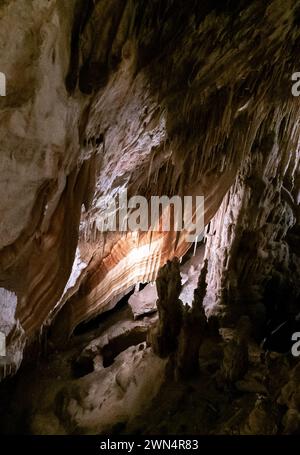 Porto Cristo, Spanien - 23. Januar 2024: Detailansicht der Felsformationen im Cuevas del Drach im Osten Mallorcas Stockfoto