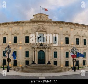 Valletta, Malta - 23. Dezember 2023: Blick auf den Ministerpräsidenten von Malta Palace in der Innenstadt von Valletta Stockfoto
